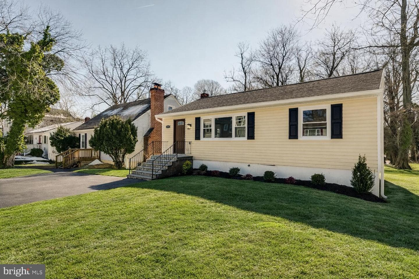 327 Howard Avenue photo 3