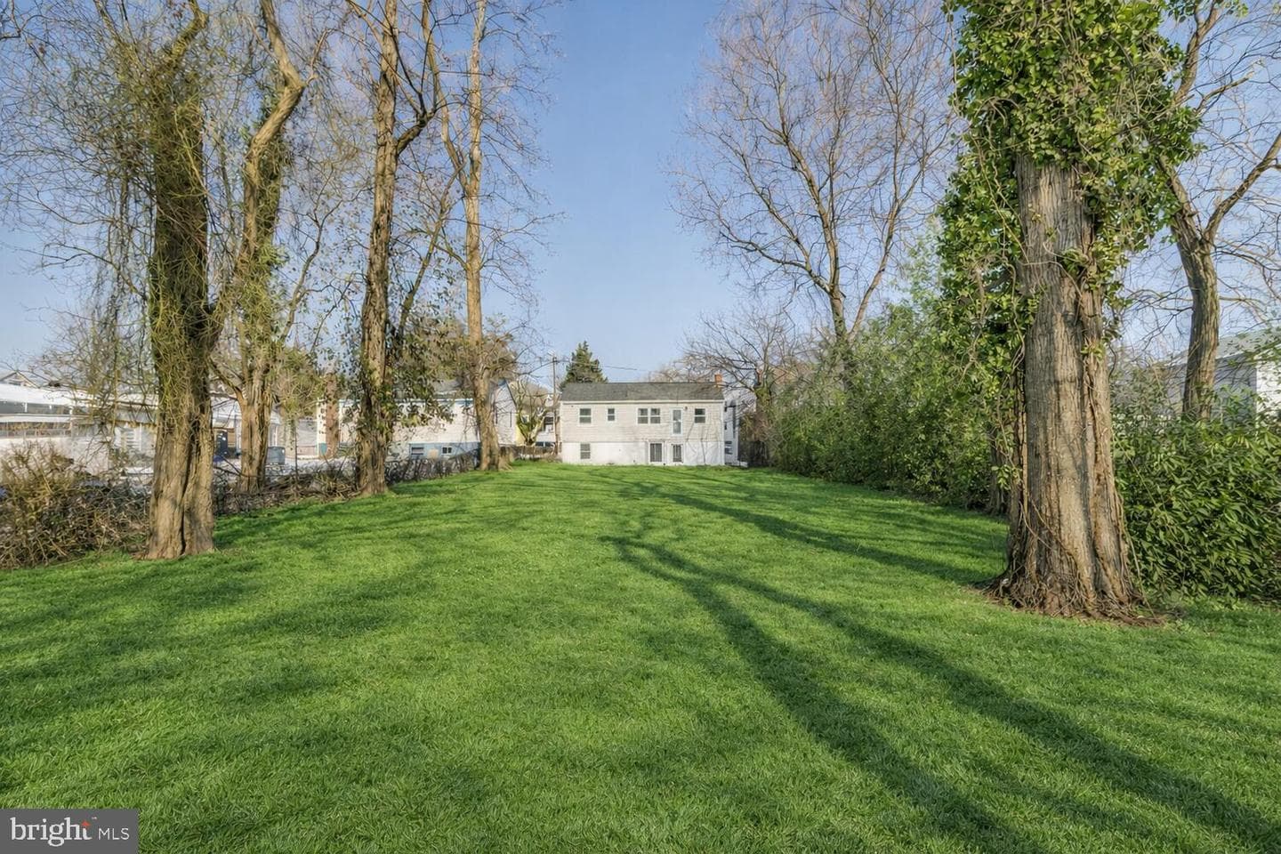 327 Howard Avenue photo 4