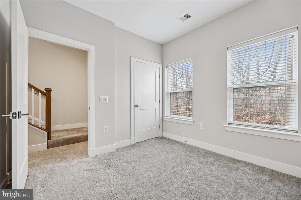 10340 Grosvenor Place photo 33