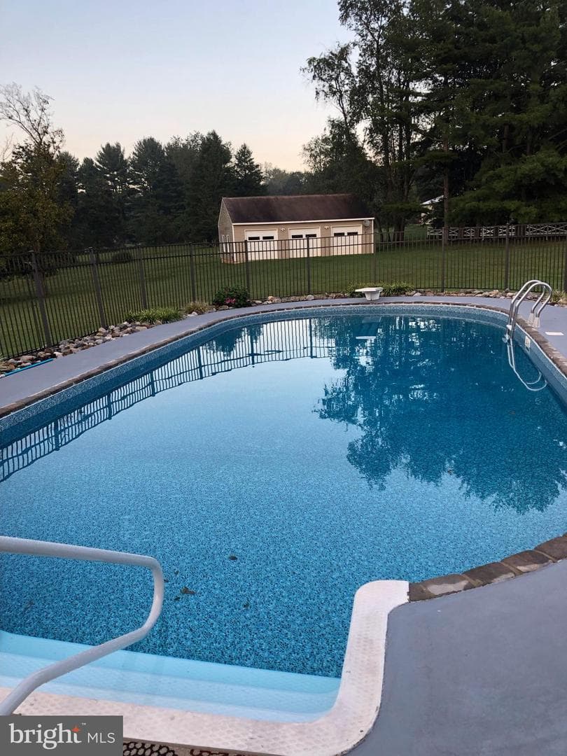 6205 Beechdale Court photo 69