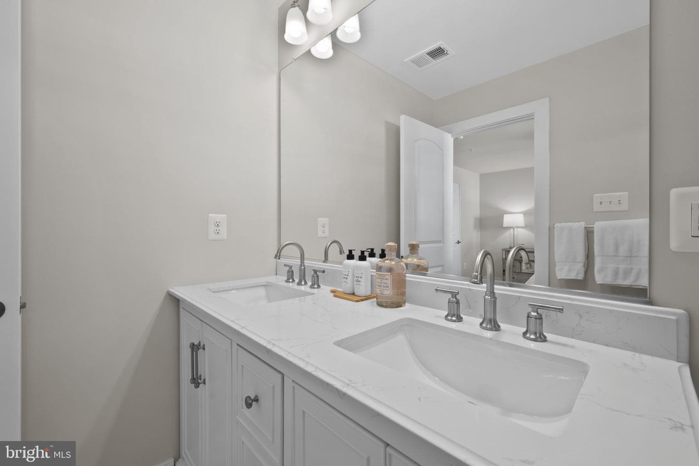 241 Goodall Street photo 28