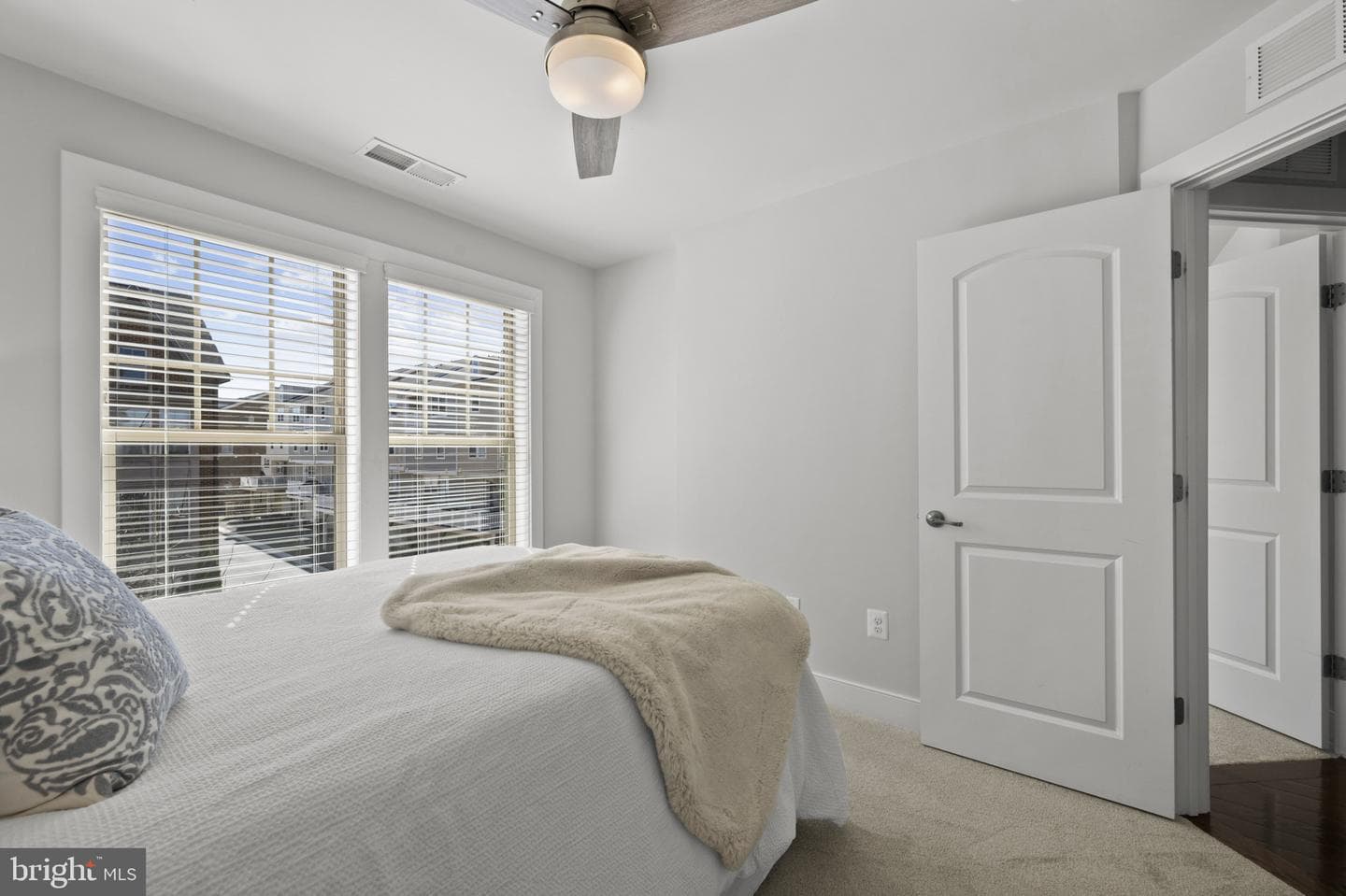 241 Goodall Street photo 31