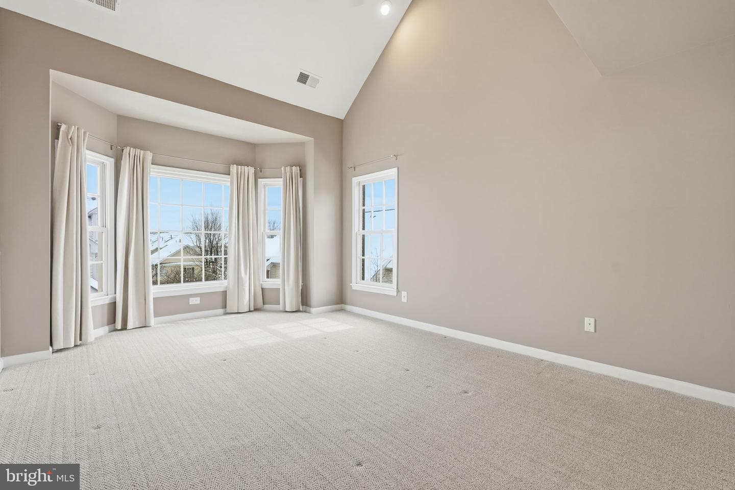 302 Fallsgrove Drive photo 22