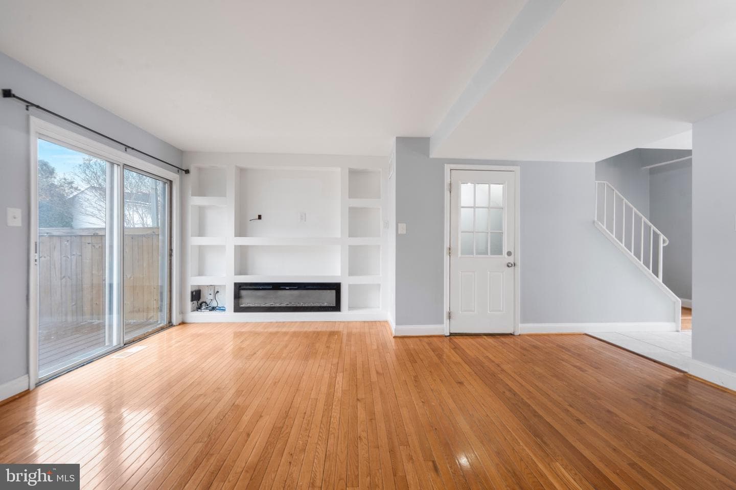 17610 Larchmont Terrace photo 4