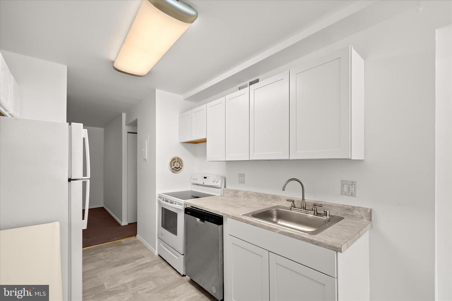 416 Girard Street #t2 photo 16