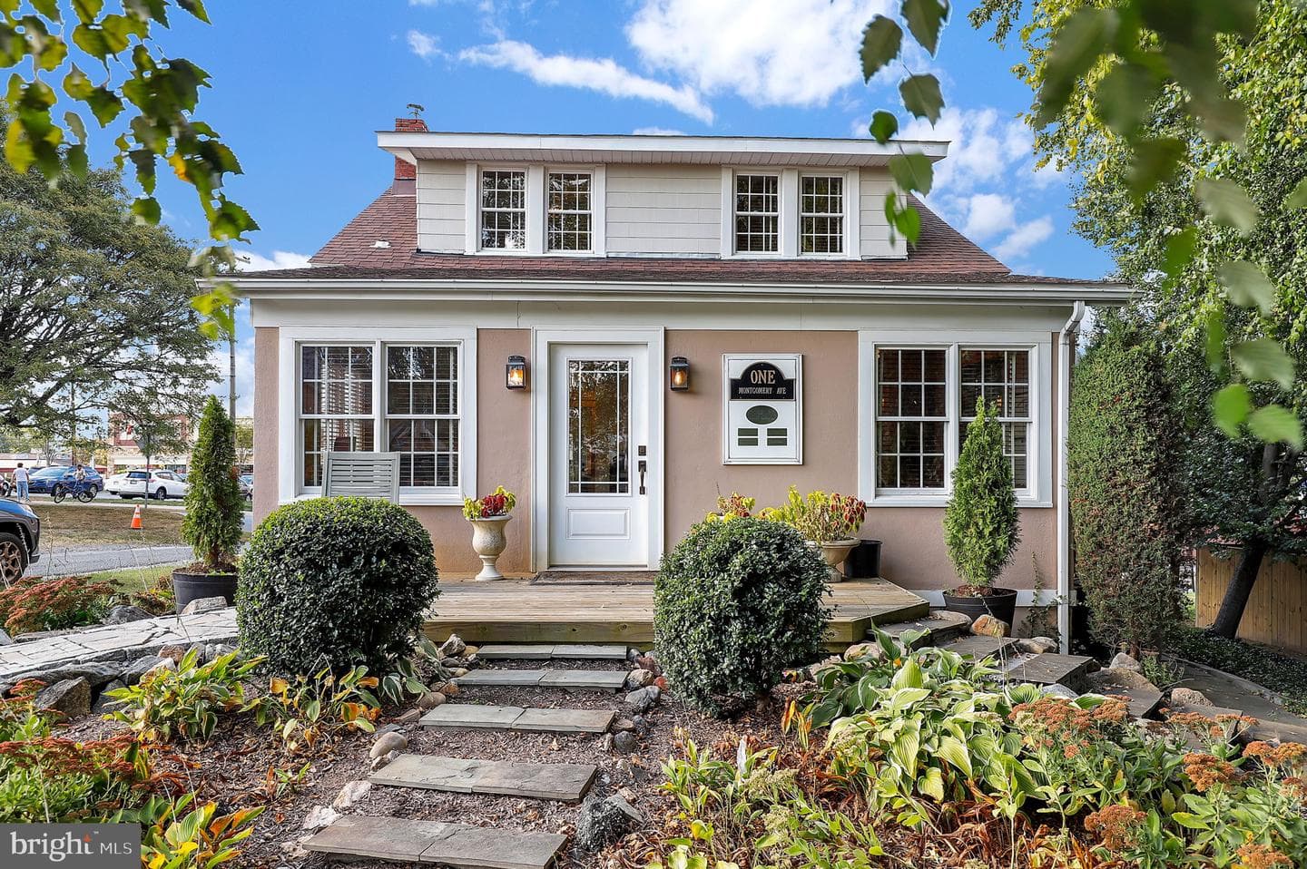 1 Montgomery Avenue photo 1