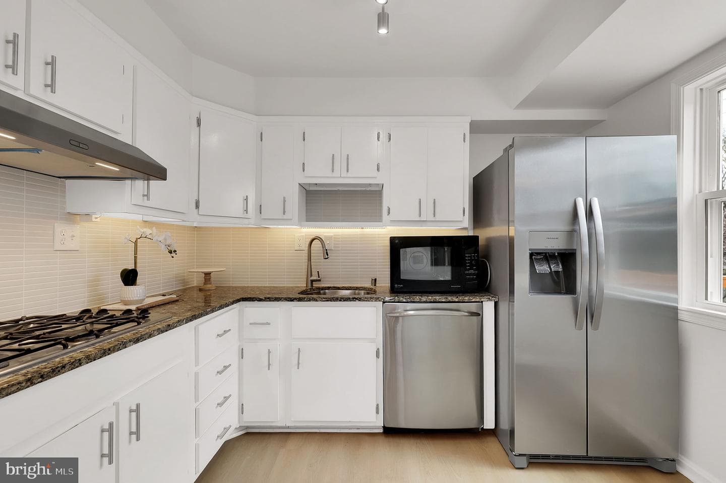 4904 Adrian Street photo 12