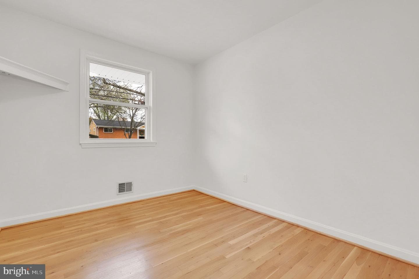 4904 Adrian Street photo 16