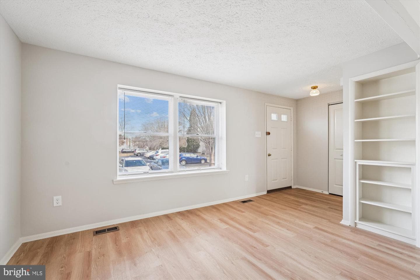 7623 Nutwood Court photo 3