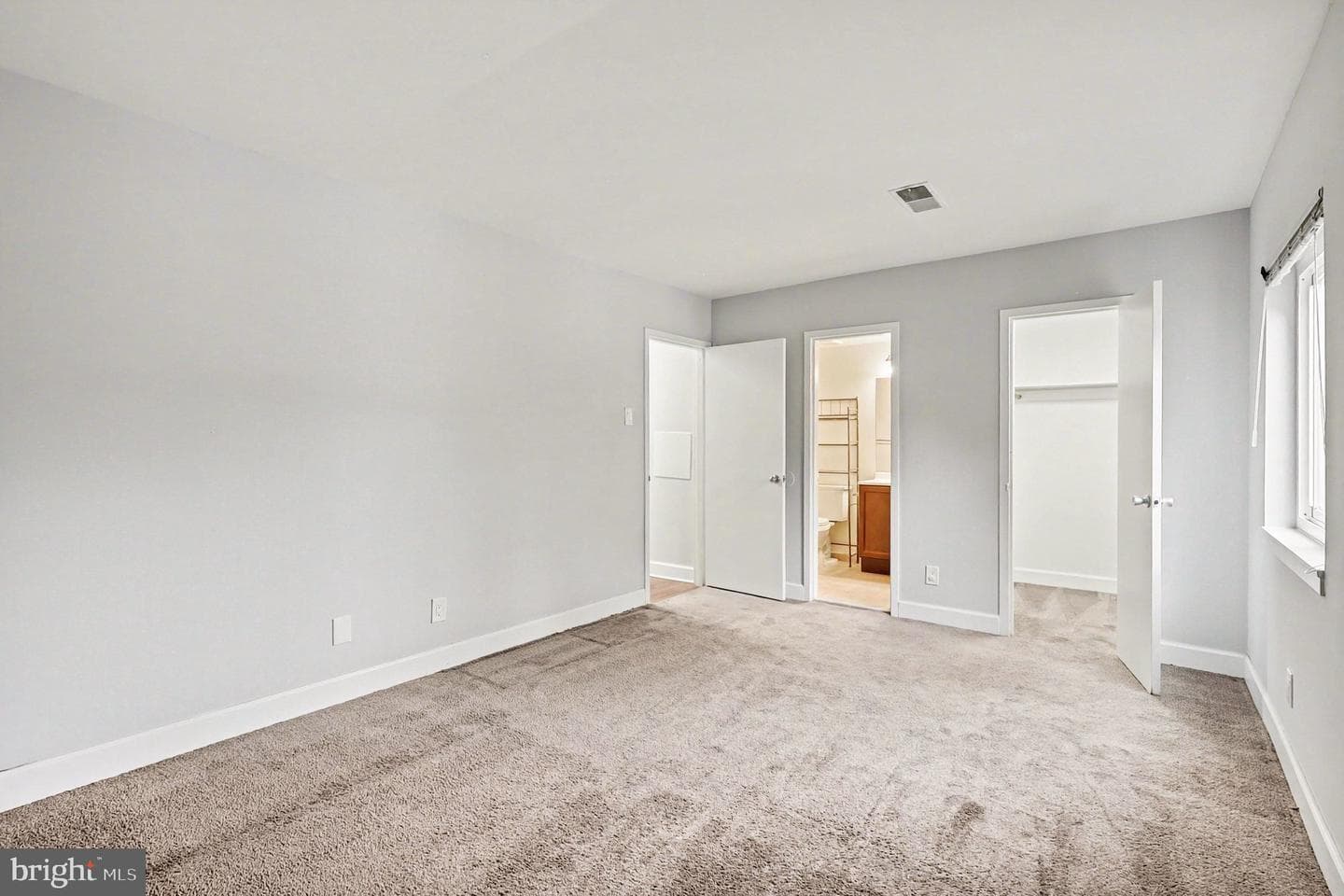 19323 Club House Road #304 photo 16