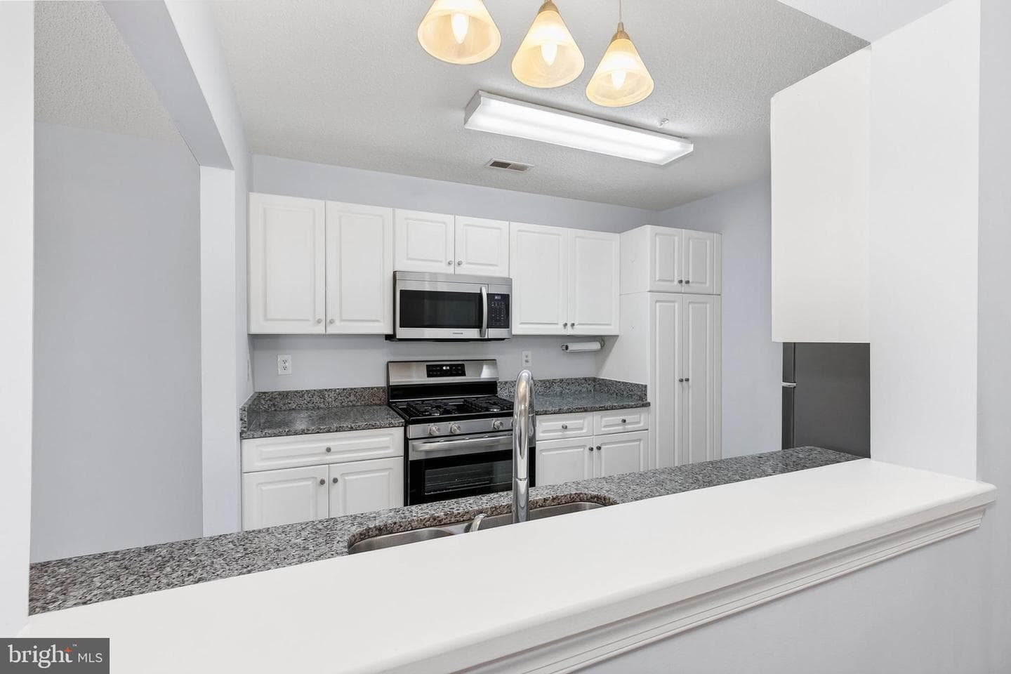 10007 Vanderbilt Circle #14 photo 9