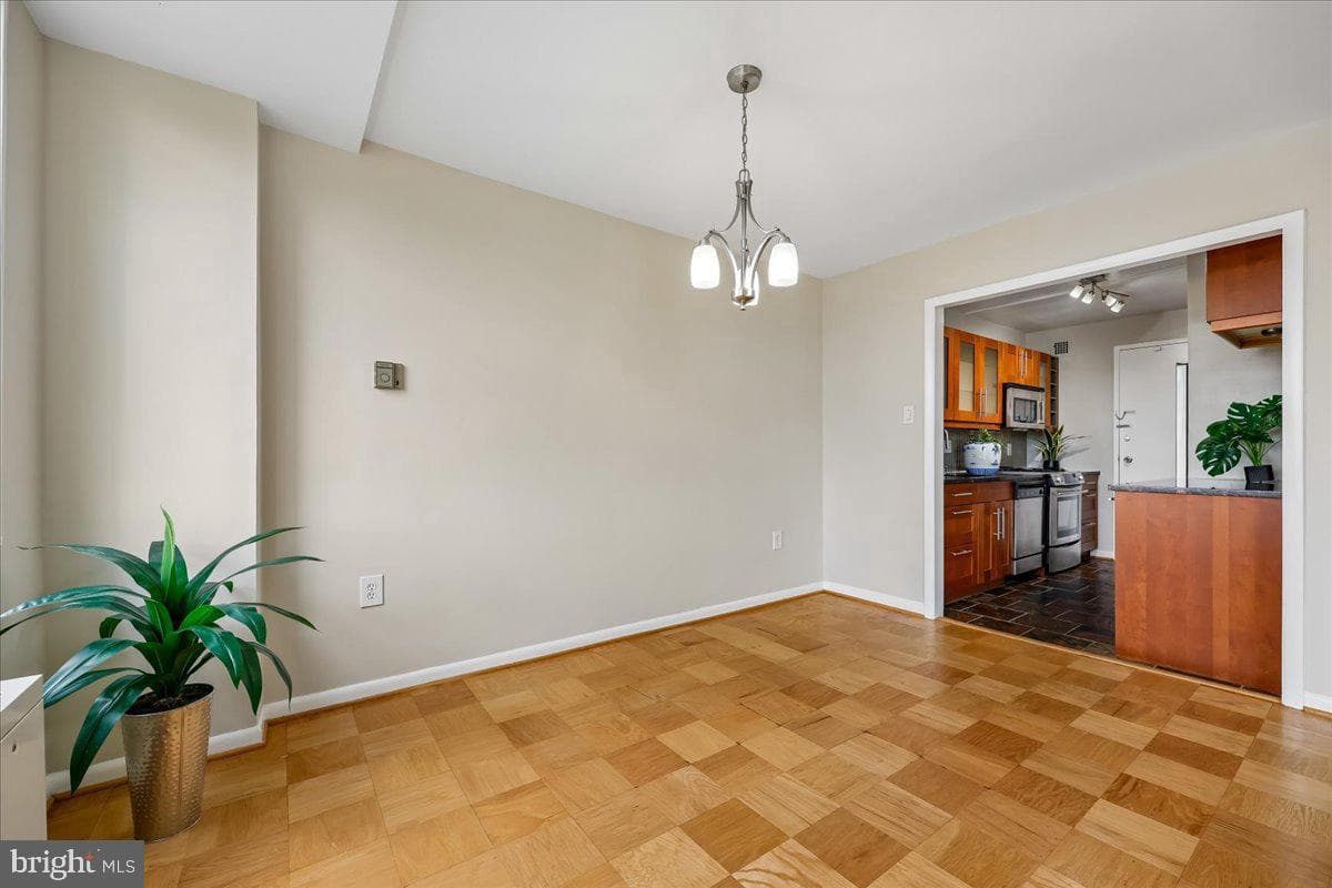 10401 Grosvenor Place #610 photo 10