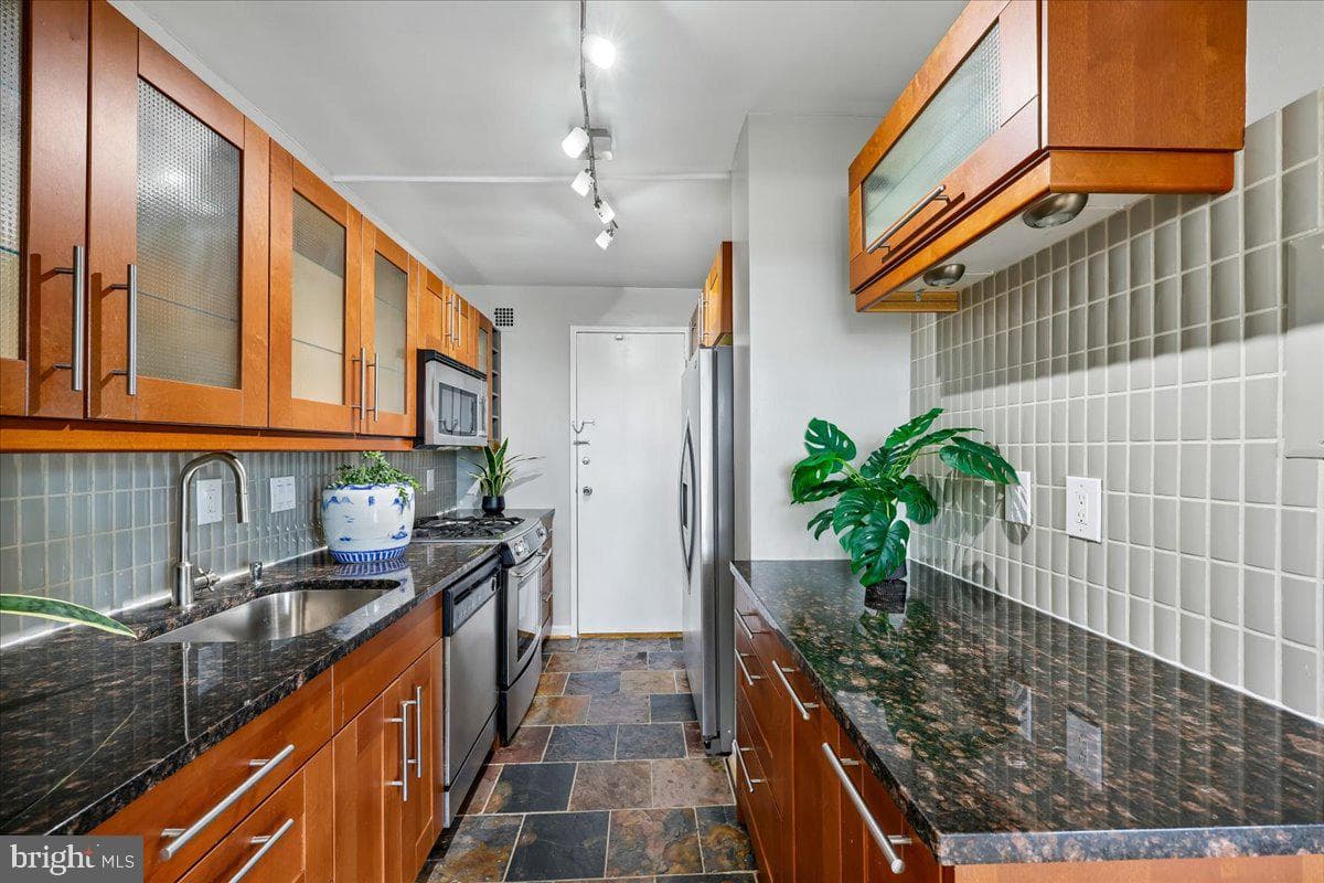 10401 Grosvenor Place #610 photo 11