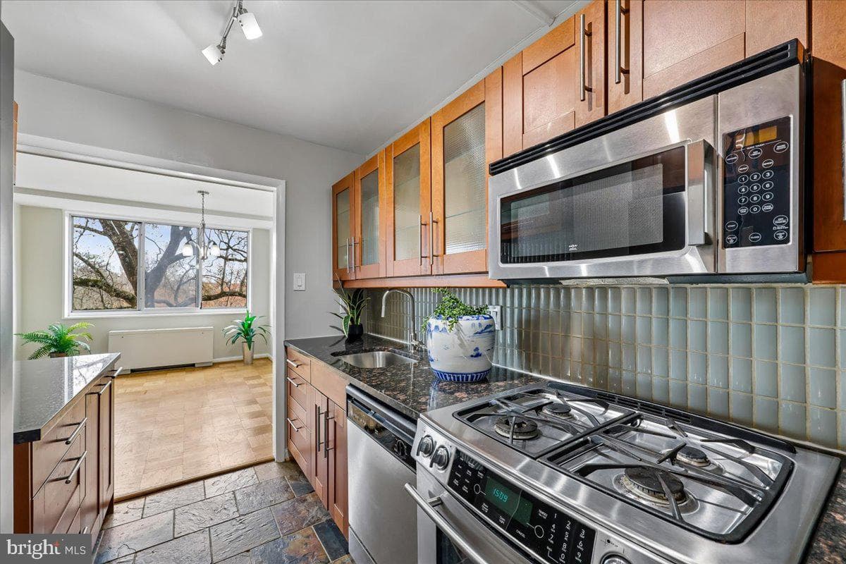 10401 Grosvenor Place #610 photo 13