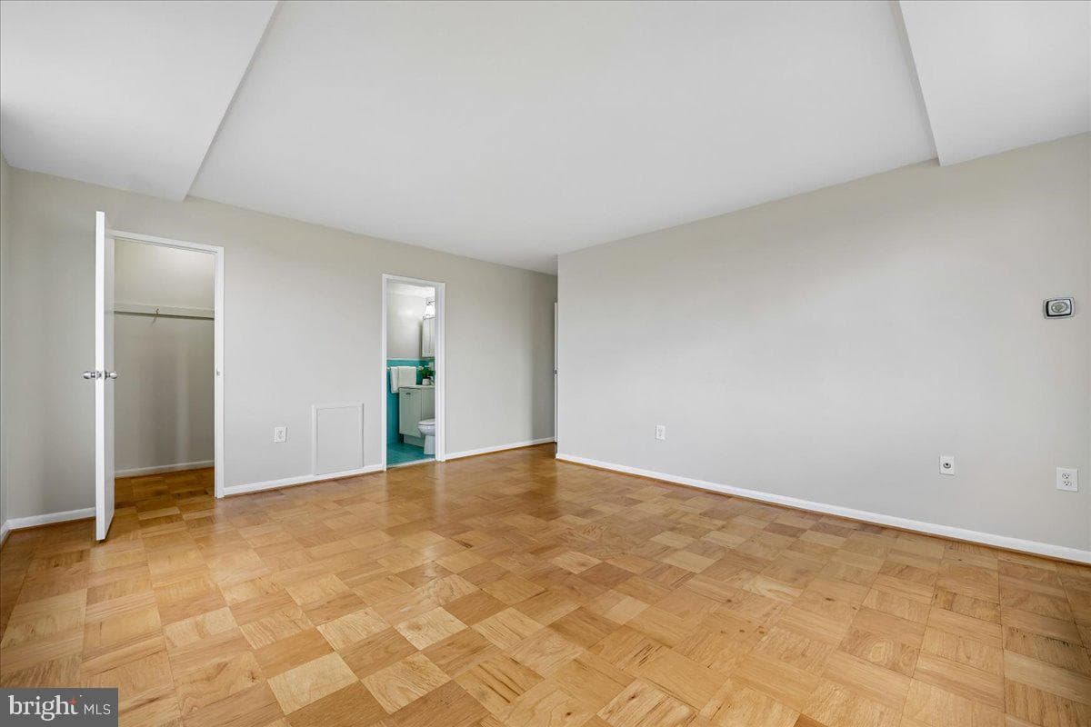 10401 Grosvenor Place #610 photo 15