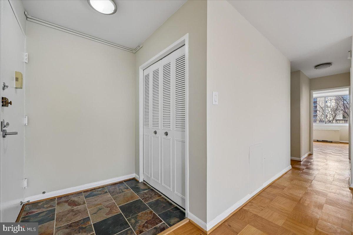 10401 Grosvenor Place #610 photo 4