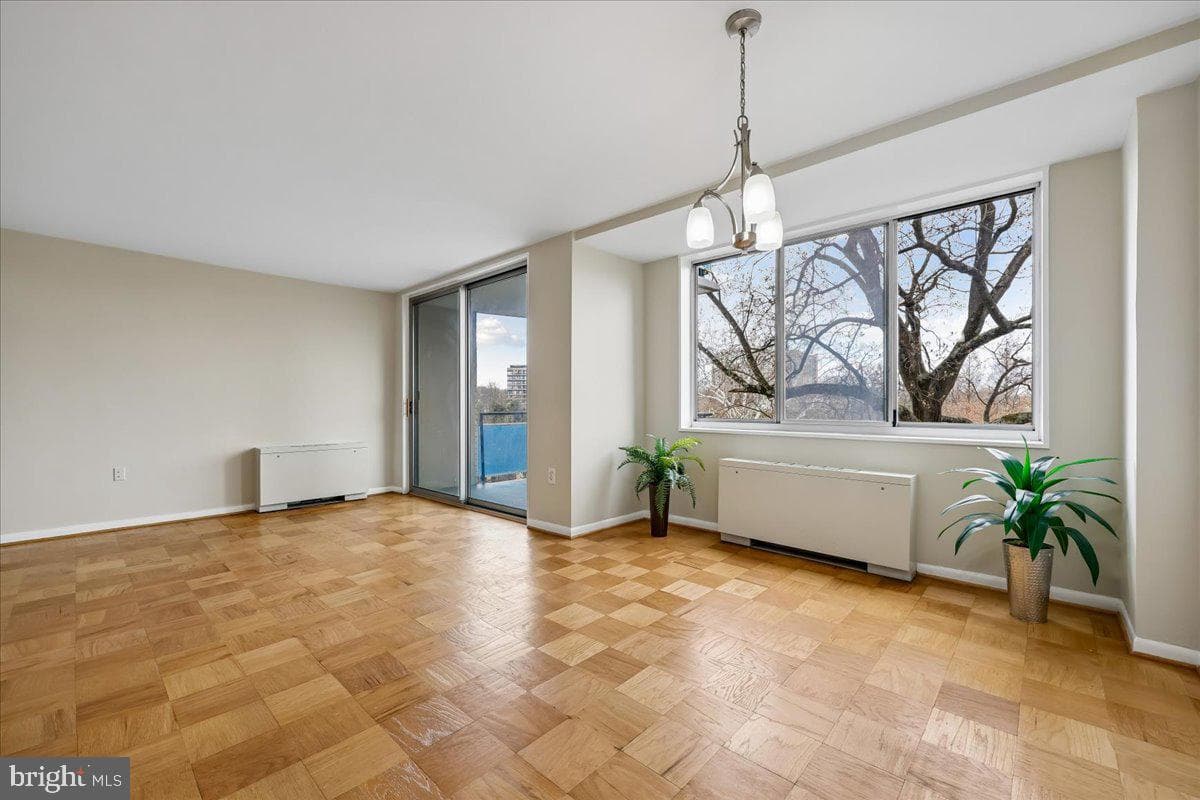 10401 Grosvenor Place #610 photo 9