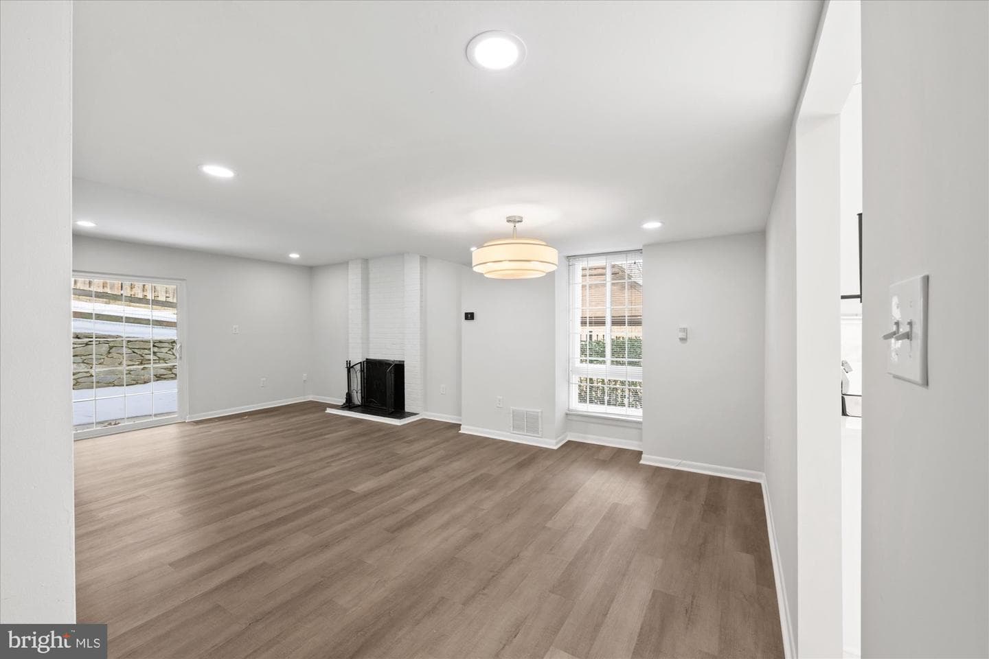9226 Three Oaks Drive photo 10