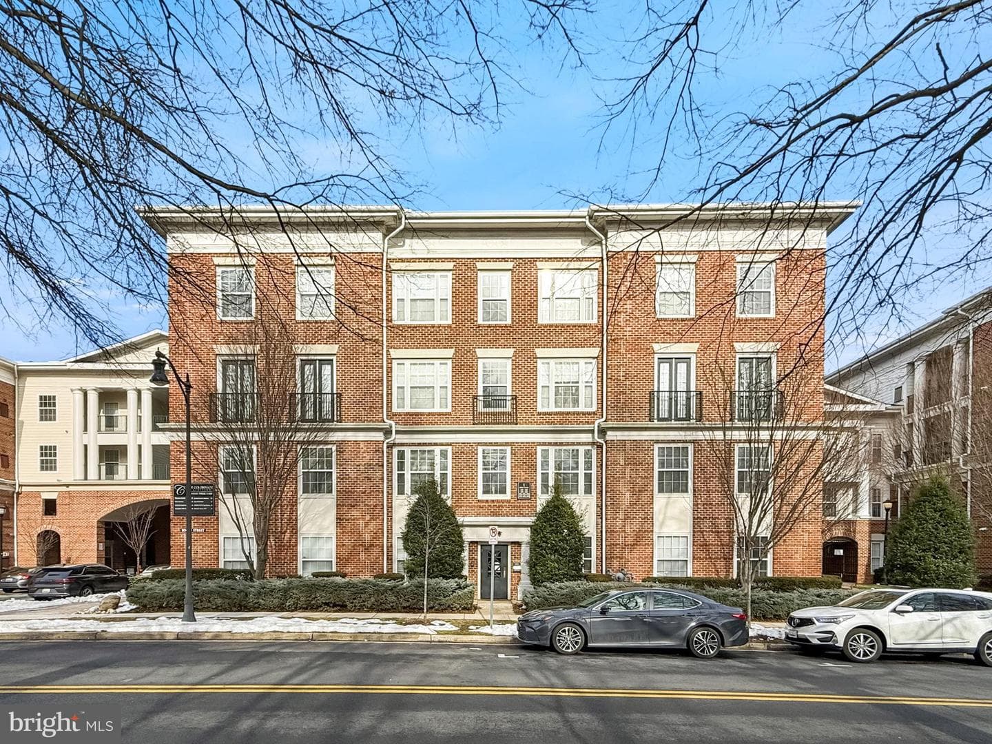 1 Arch Place #220