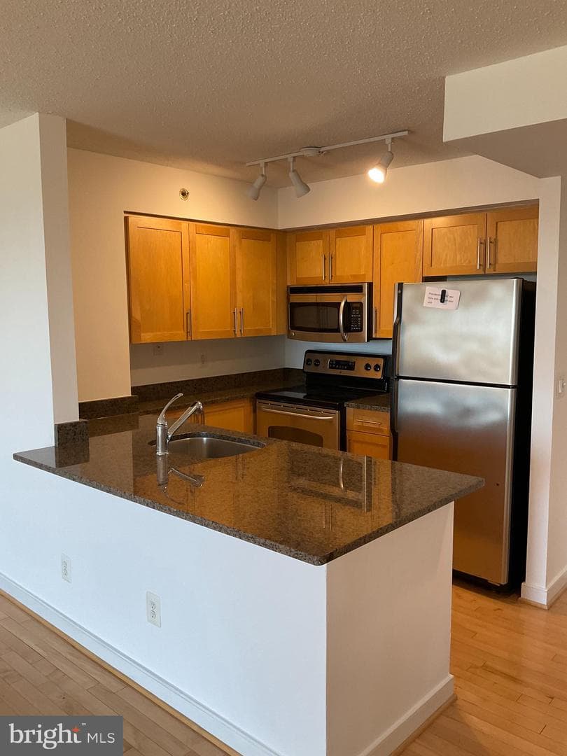 7500 Woodmont Avenue #s1005 photo 10