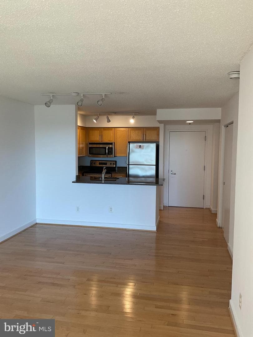 7500 Woodmont Avenue #s1005 photo 8