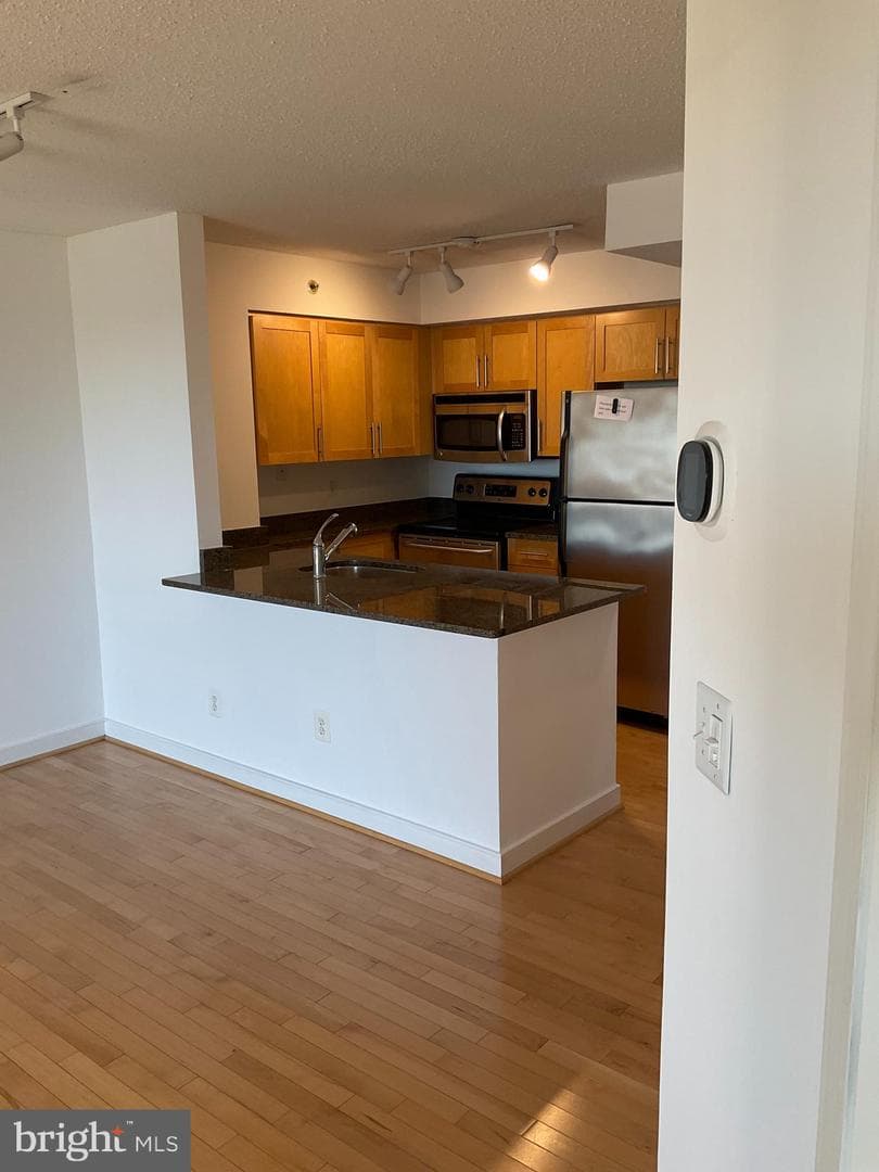 7500 Woodmont Avenue #s1005 photo 9