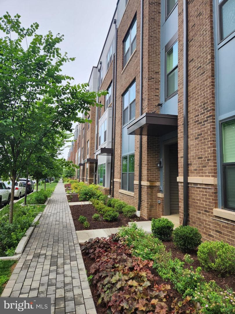 16240 Connors Way #46 photo 2