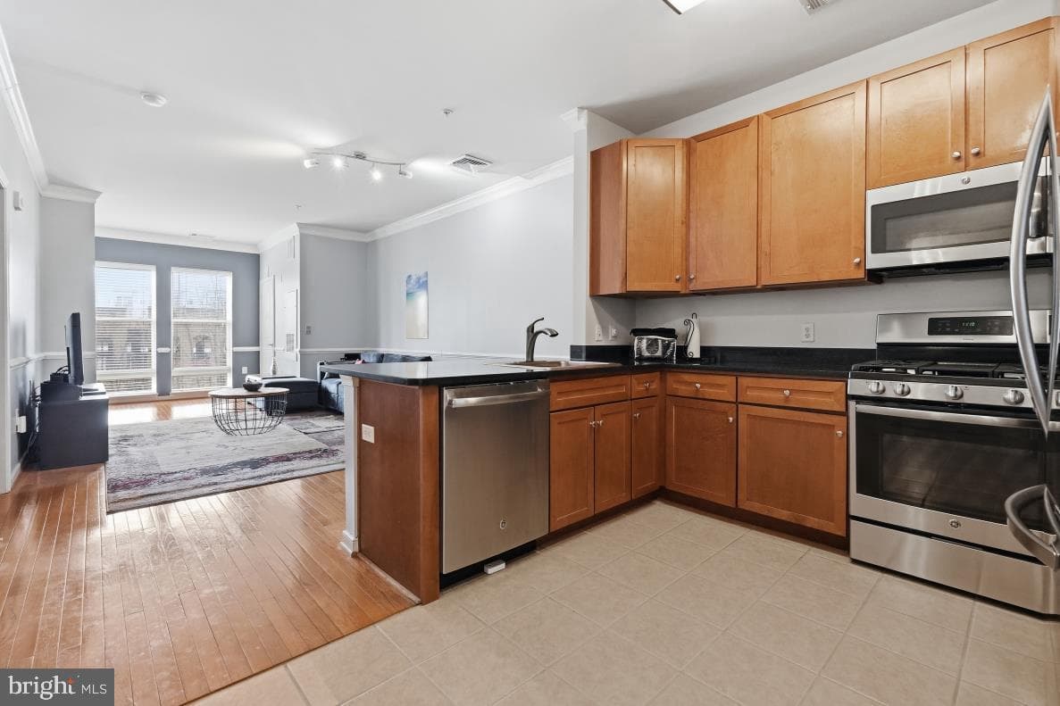 8045 Newell St # 423 photo 16