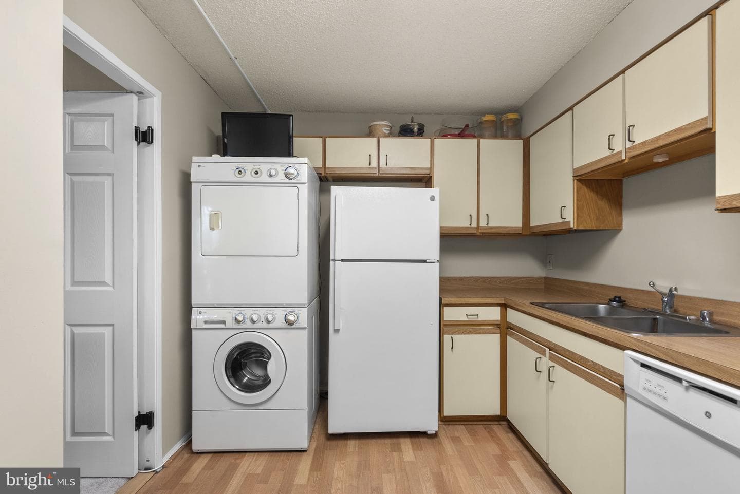 15101 Interlachen Dr # 1-705 photo 8