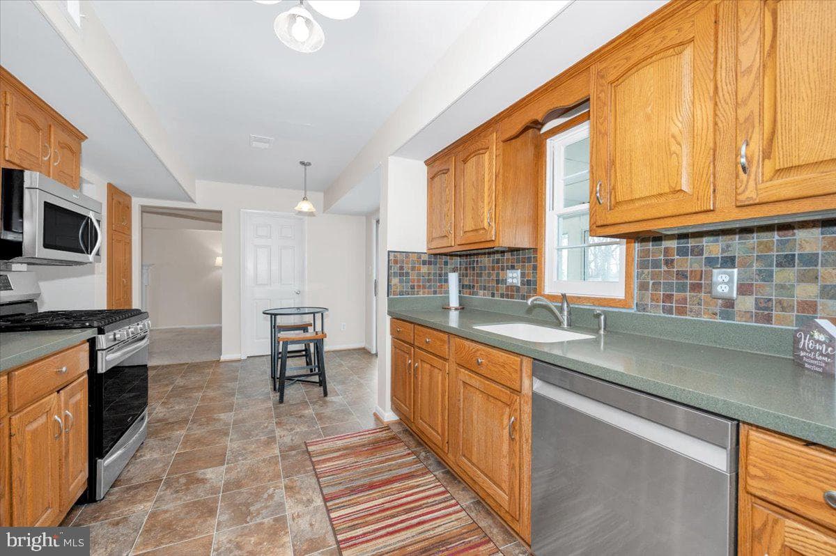 17116 Chiswell Road photo 18