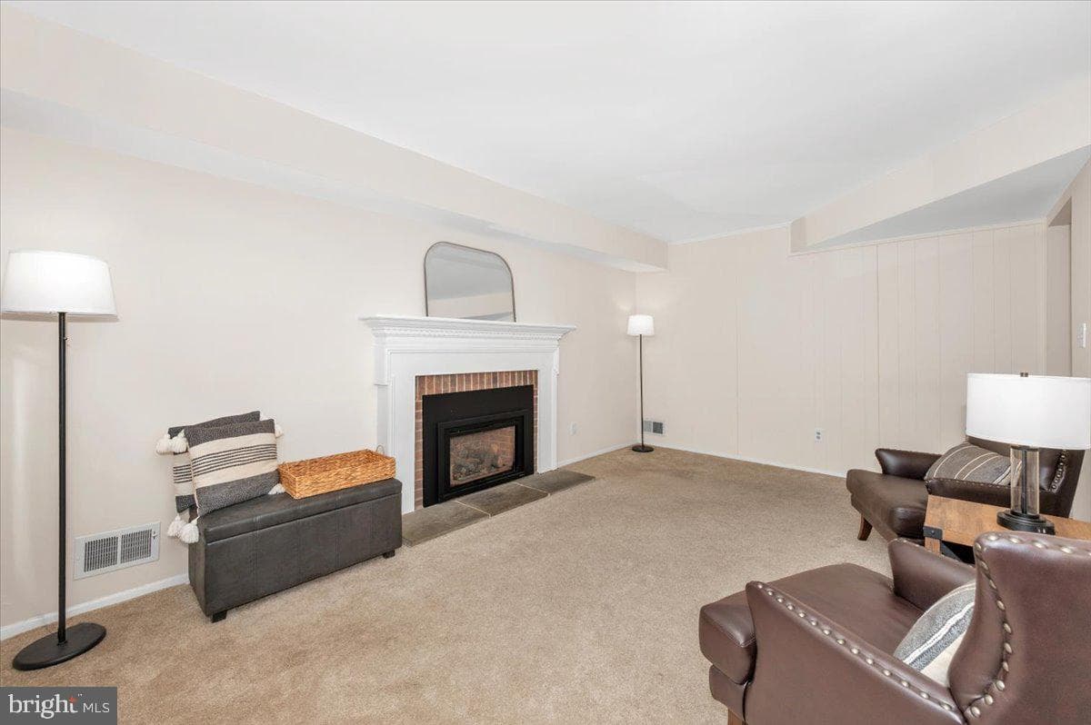 17116 Chiswell Road photo 26