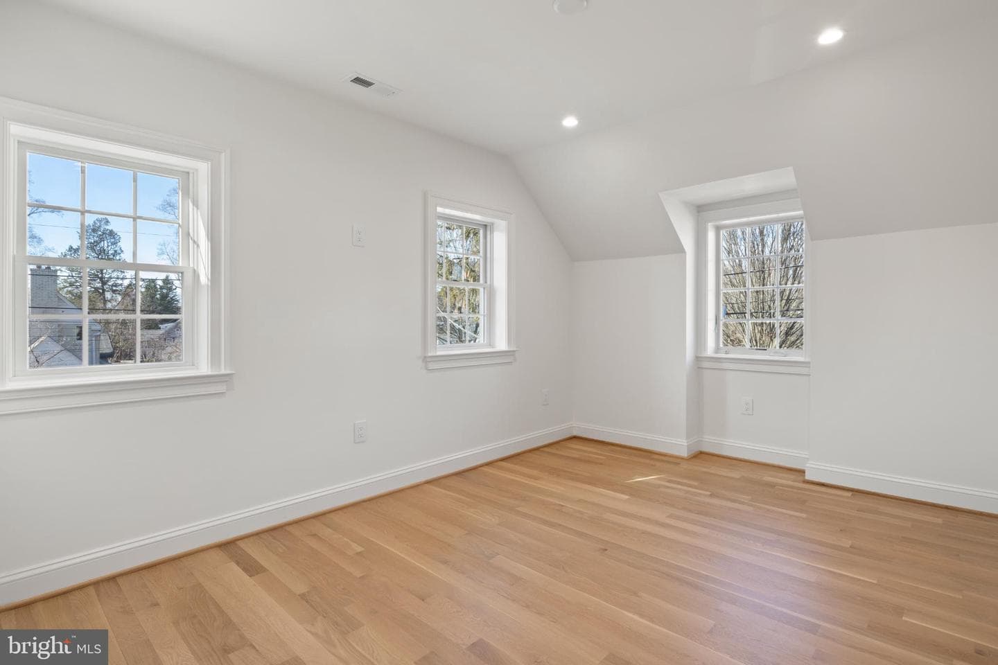 5522 Lincoln Street photo 45