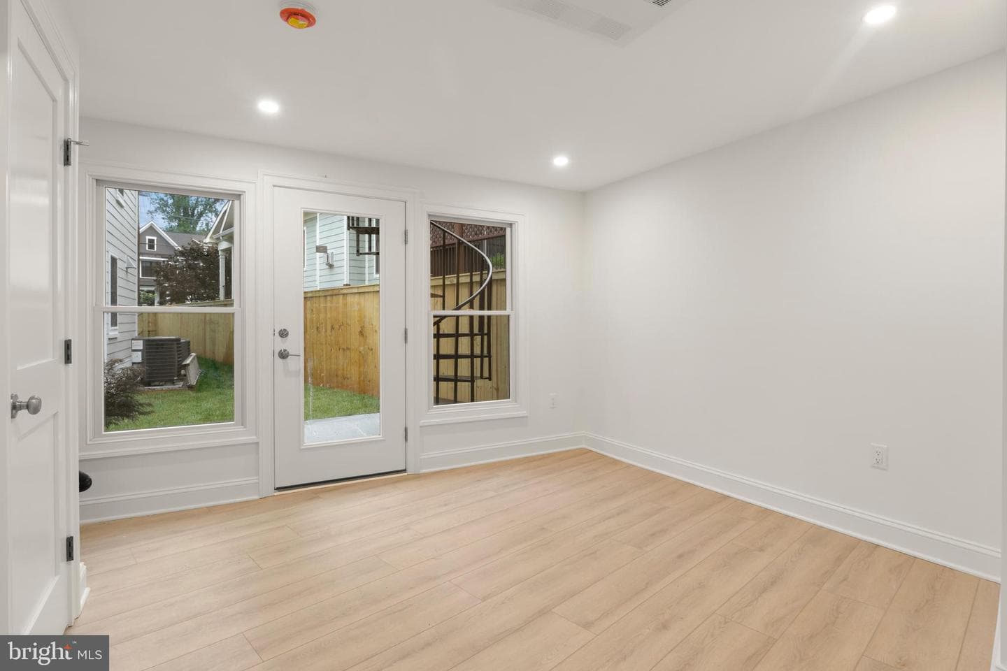 5522 Lincoln Street photo 65