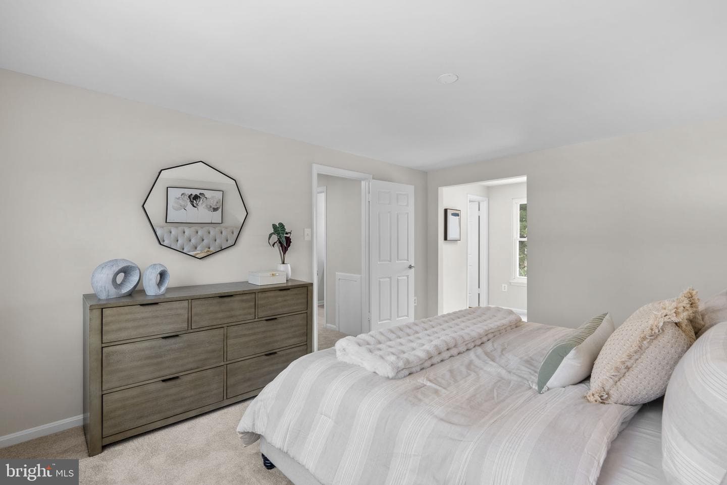 8 Seville Way photo 17