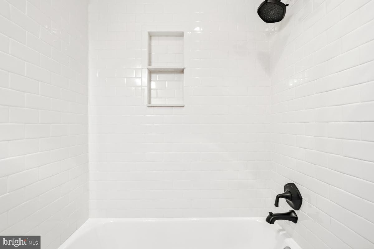 1900 Lyttonsville Road #1003 photo 18