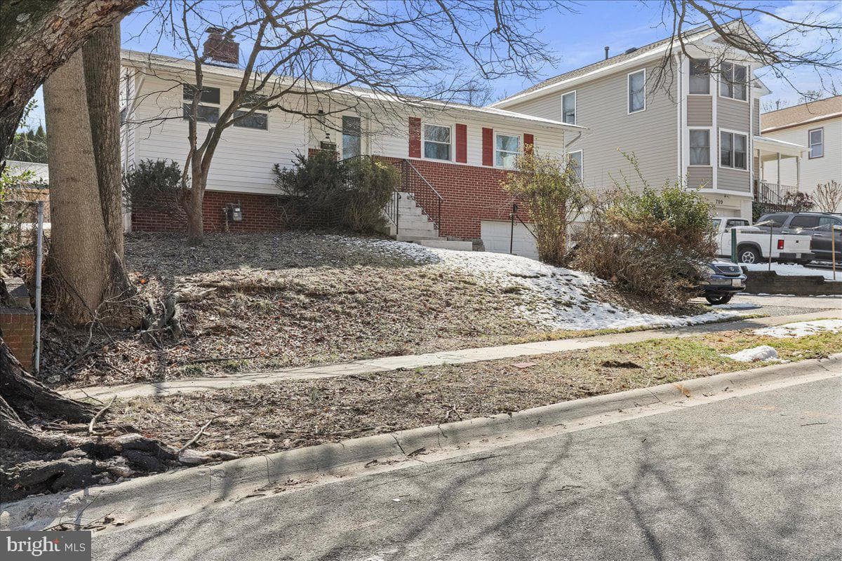 711 Cornwall Street photo 3