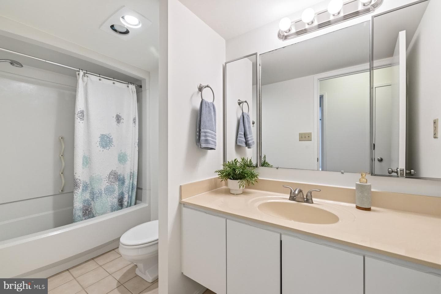 15107 Interlachen Drive #2-801 photo 30