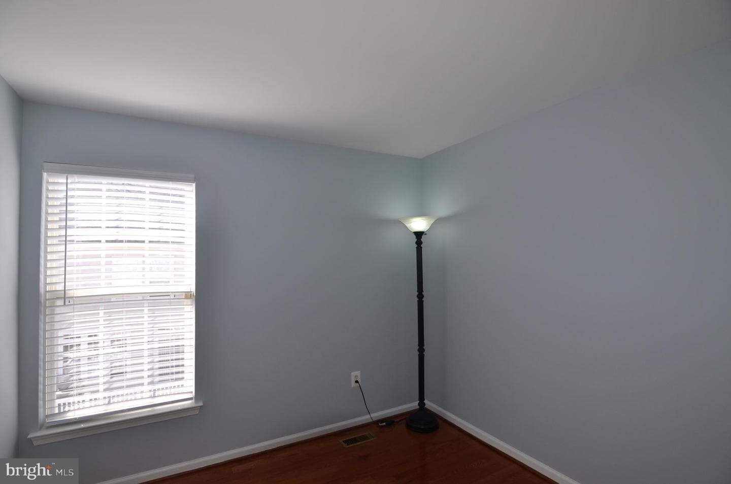 461 Clayhall Street photo 35