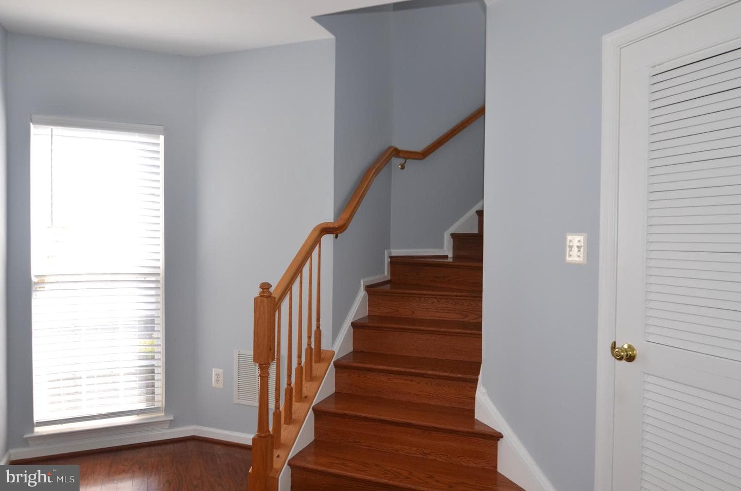 461 Clayhall Street photo 5