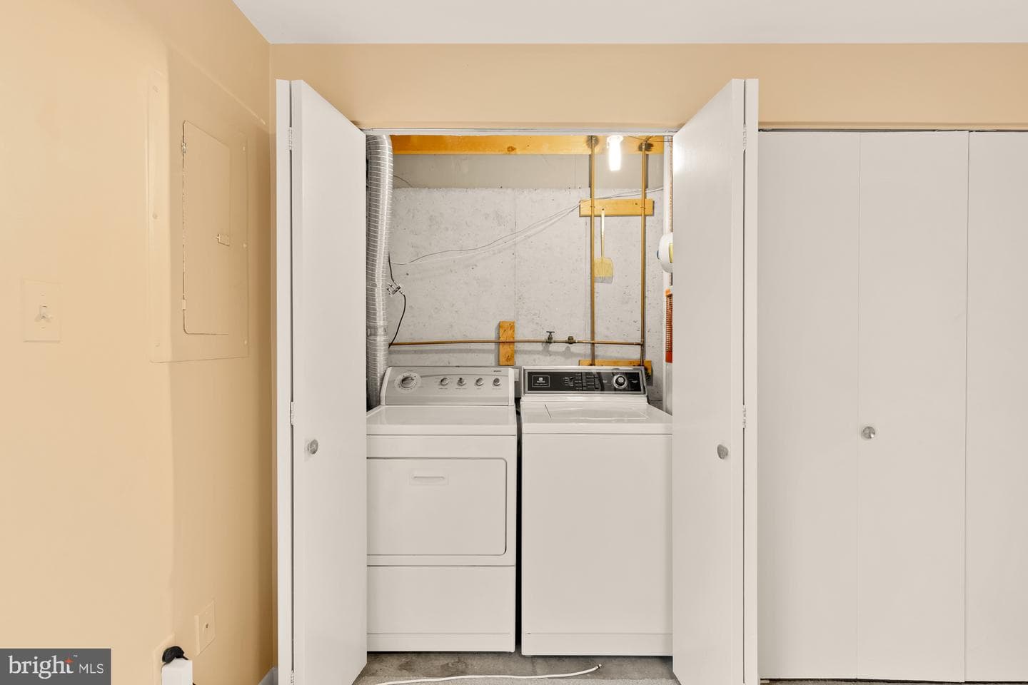 2890 Schoolhouse Circle photo 40