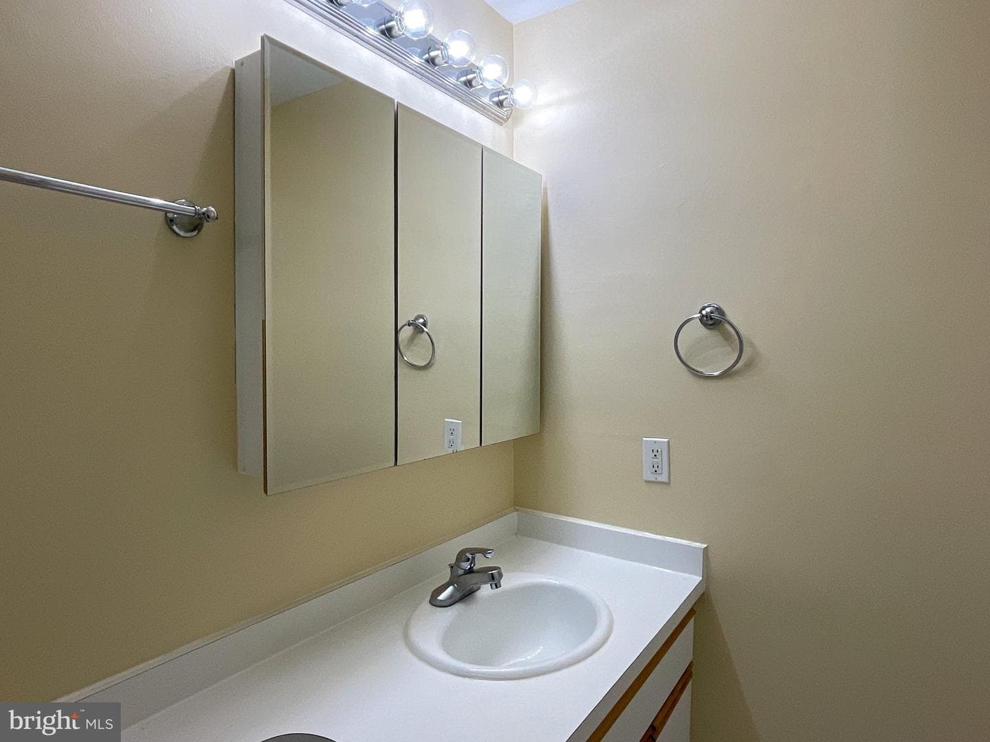 9040 Centerway Road photo 31