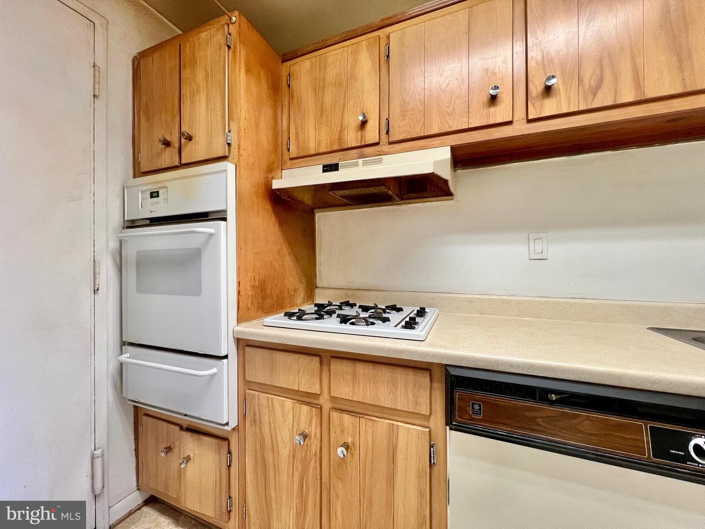 10201 Grosvenor Place #404 photo 9