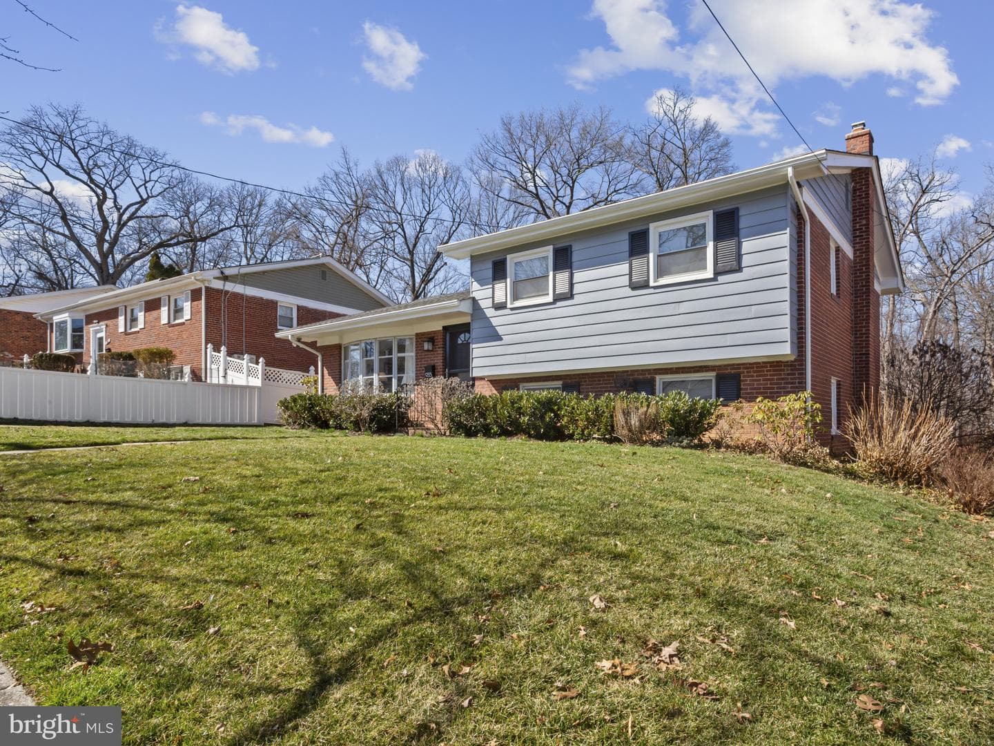 935 Loxford Terrace photo 3