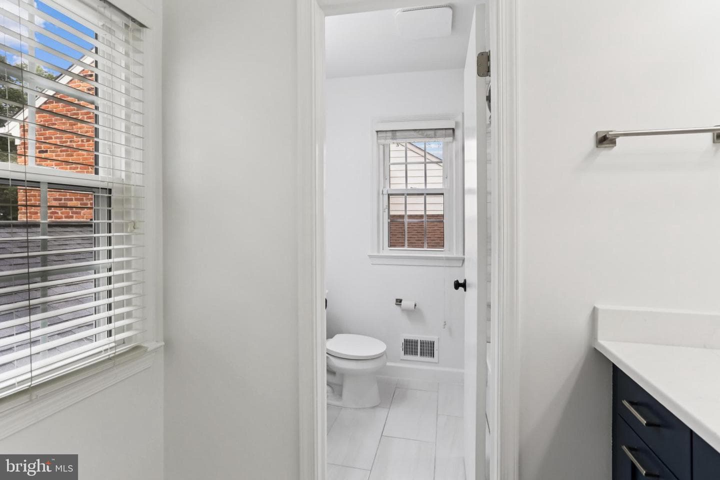 10233 Gainsborough photo 30