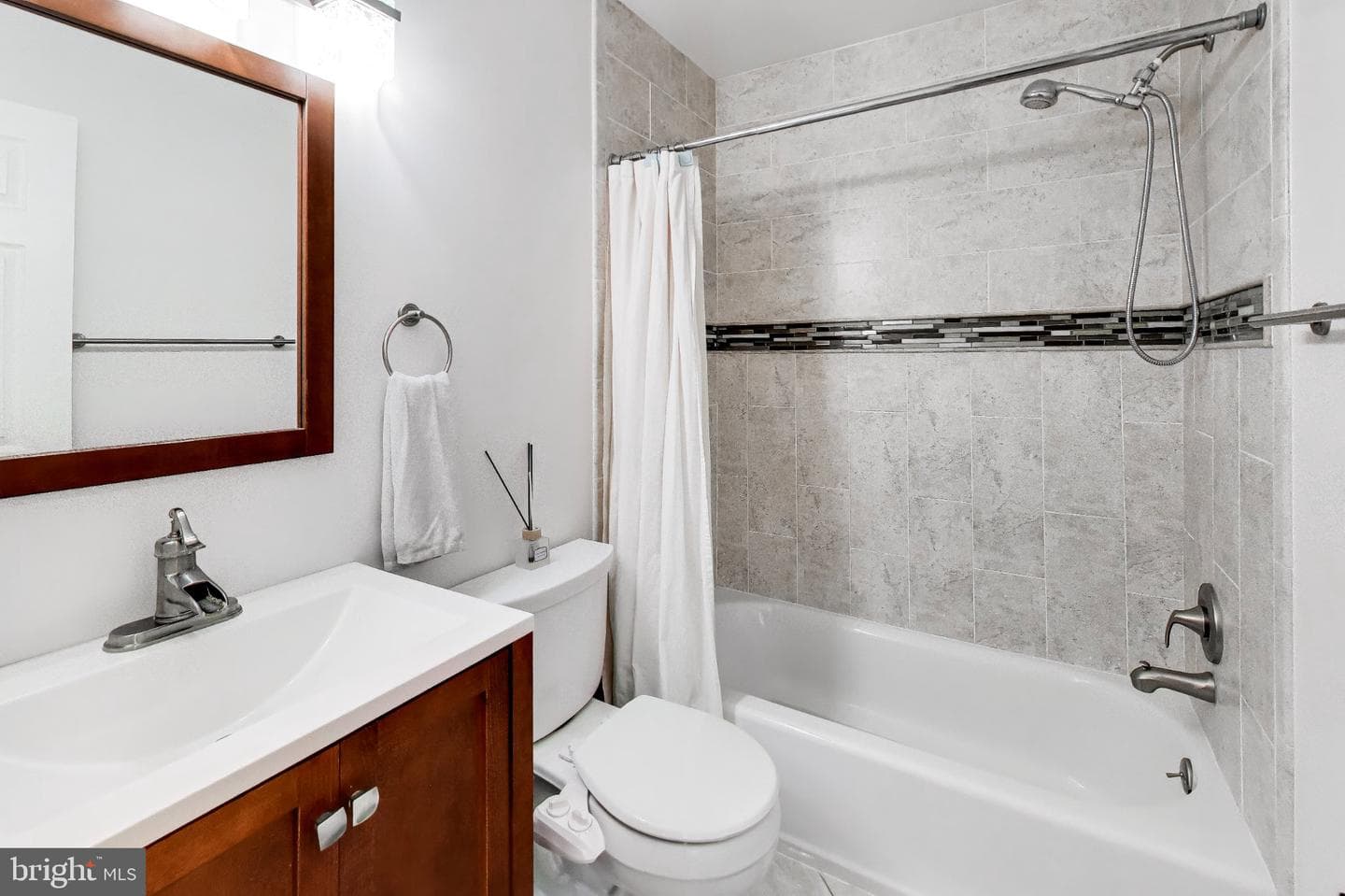 14216 Alderton Road photo 33
