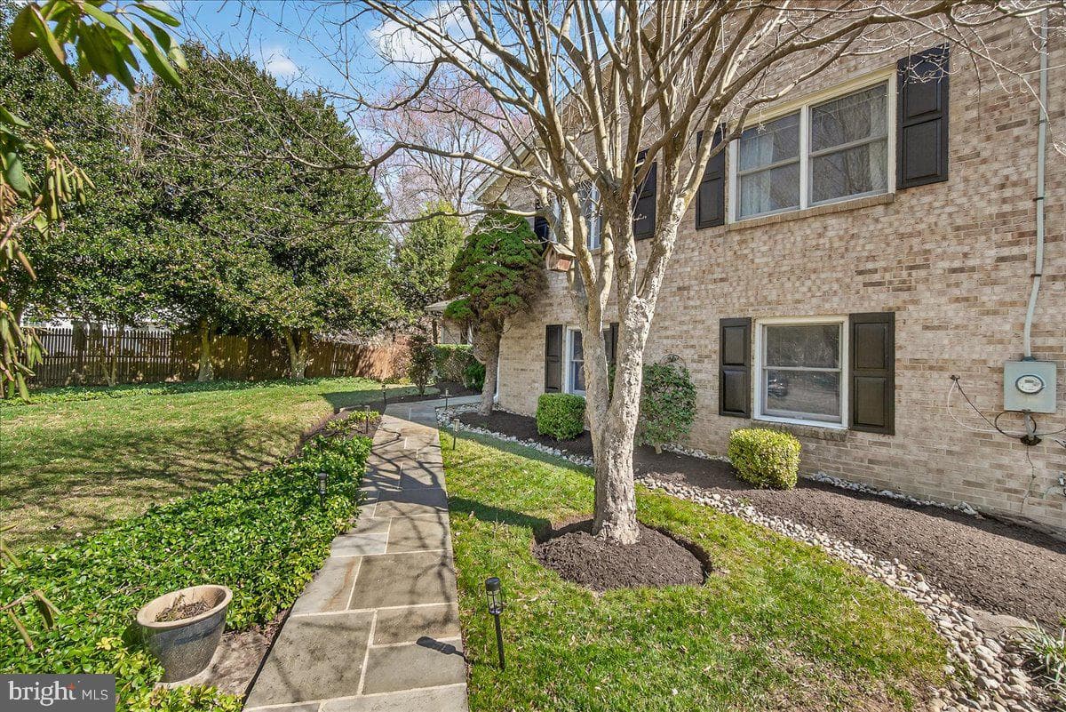 19005 Plummer Drive photo 5
