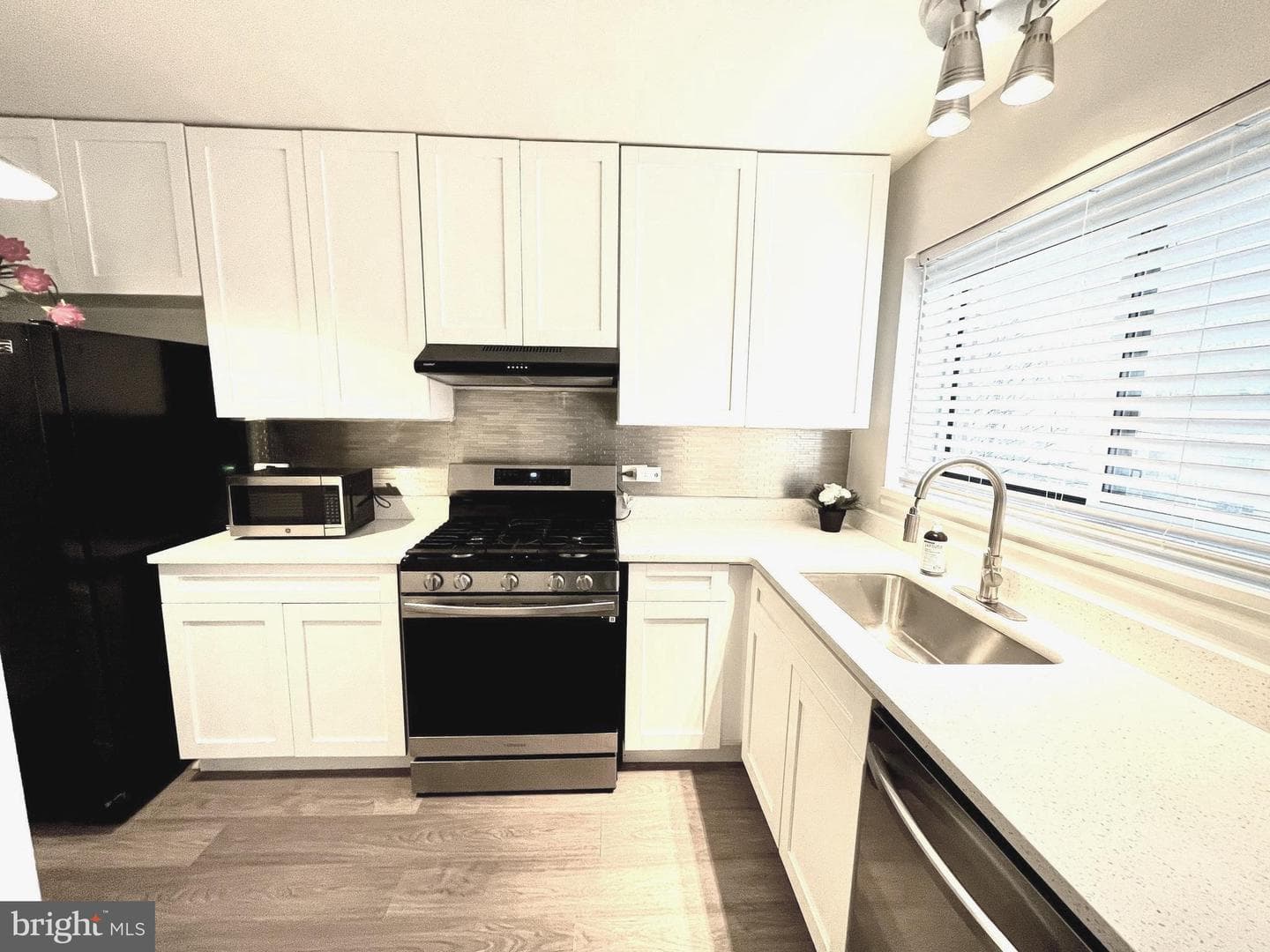 10650 Weymouth Street #201 photo 7