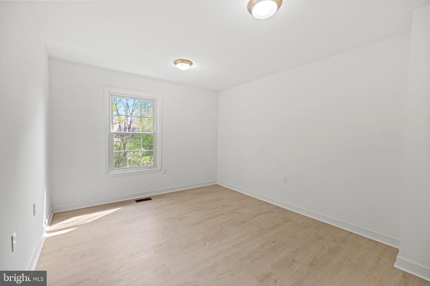 5 Solitaire Court photo 18