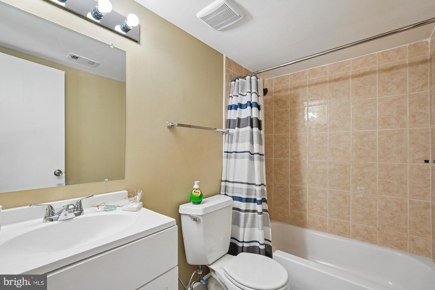 796 Quince Orchard Boulevard #201 photo 16