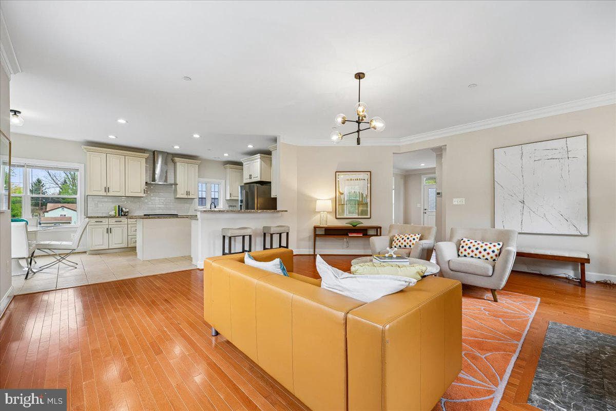 348 Howard Avenue photo 10